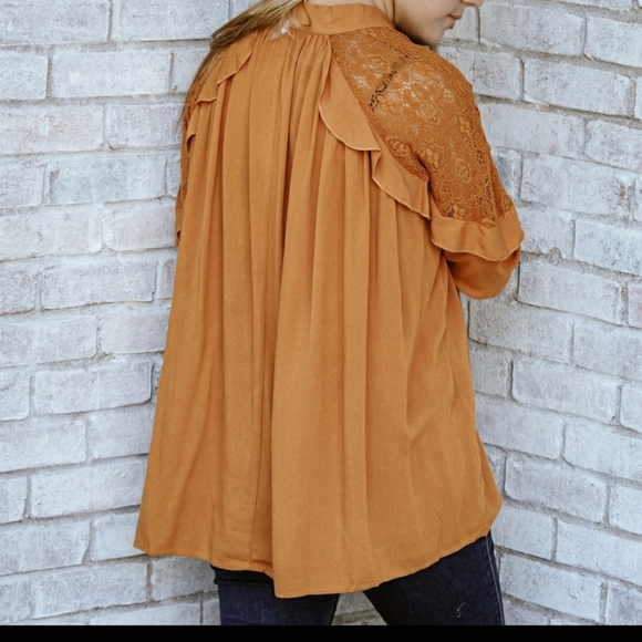 ♥️New boutique lace shoulder top - Picture 6 of 15